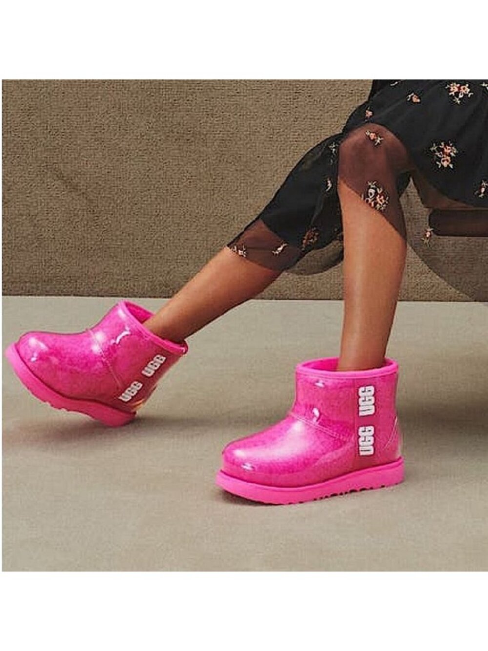 UGG Sz. 6 Taffy Pink Classic Clear Mini Waterproof Boot